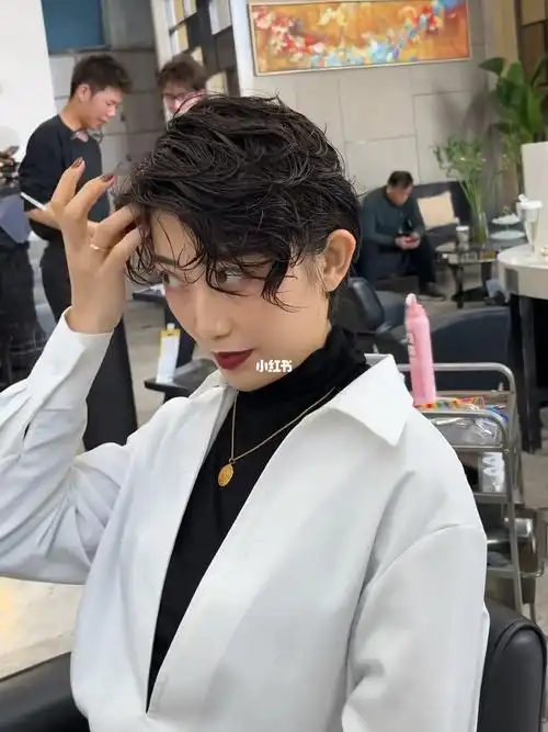 港风短发烫港式风格短发烫发女生烫发型设计