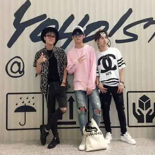 2022林彦俊早期合照壁纸376