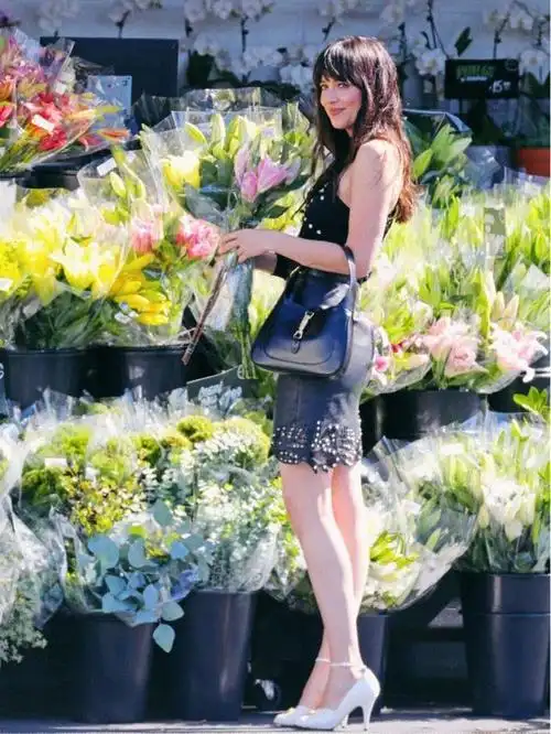 全套:gucci来到欧美街拍环节,就不得不说下达妹最近的私服表现.