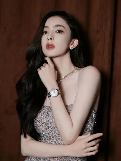 亲爱的古力娜扎粉丝们,你们所崇拜的偶像,那位集美貌与才华于一身的