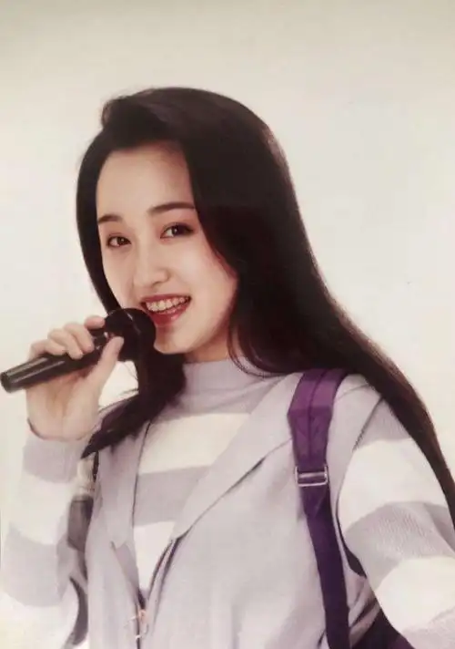 回顾杨钰莹因巅峰期爱上一人葬送事业如今不婚不育值得吗