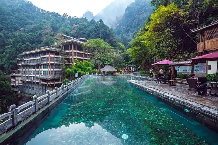 龙胜温泉闲情假期