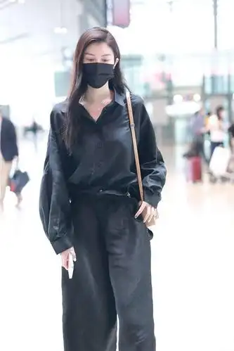 2021年6月3日,上海,何穗机场街拍.