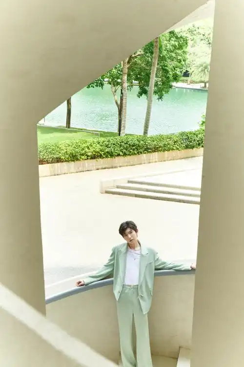 王源马嘉祺穿同款##王源马嘉祺同款绿西服