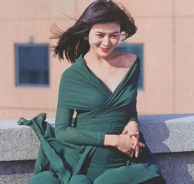 香港第一美女关之琳旧照连连看,美得不可方物让人看一眼就忘不掉