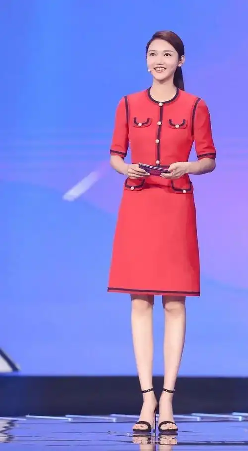 一姐之争不存在反获董卿安慰湘妹子龙洋如何成为央视门面的