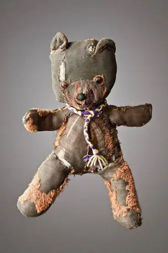 teddy bear 泰迪熊,是世界上最受欢迎的布偶之一,甚至连带所有小熊