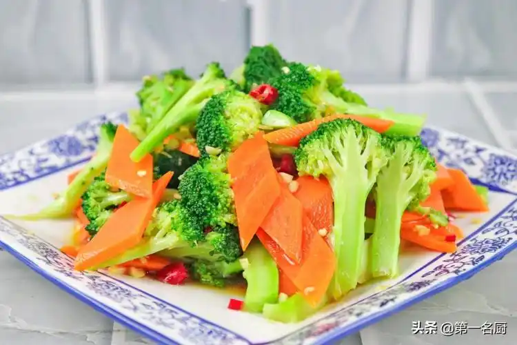 西兰花的做法有很多种,通常凉拌是最常见的一种.