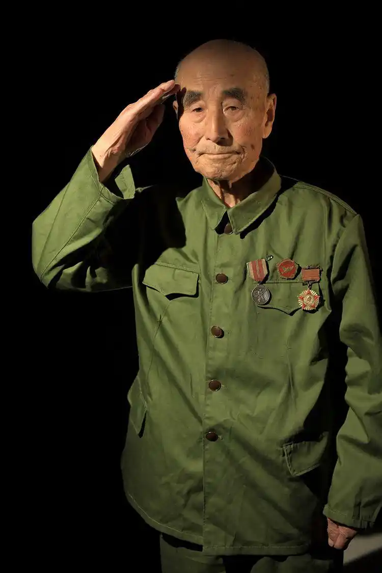 在黑龙江明水县拍摄的志愿军老战士张万田(10月10日摄).