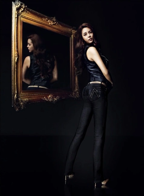 朴诗妍代言buckaroo牛仔裤尽显魔鬼身材