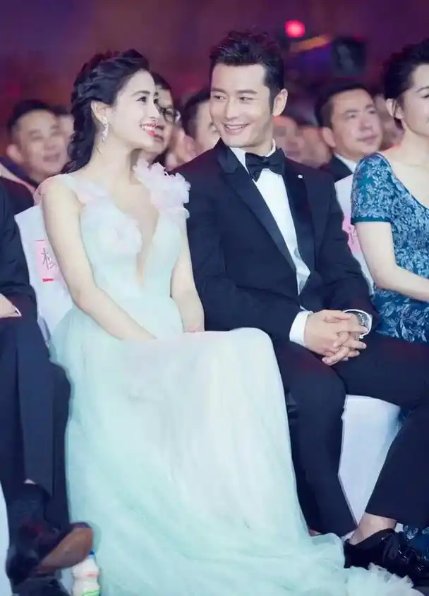 黄晓明生日欢乐多!全家温馨合照儿子手写祝福,评论区里全员媒婆