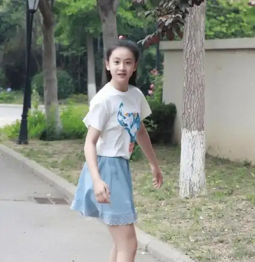 田亮女儿太早熟!12岁身高1米7,其长相田亮叶一茜结合体