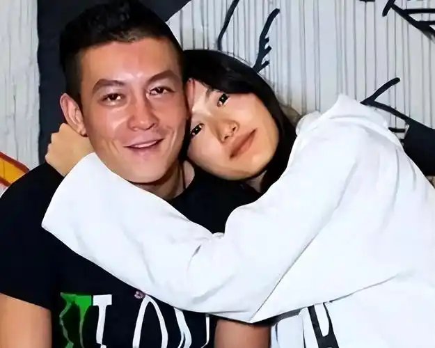 在与赵磊的闹剧结束后,不少人开始关心起秦舒培与陈冠希的绯闻事件