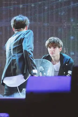 黄明昊 林彦俊壁纸