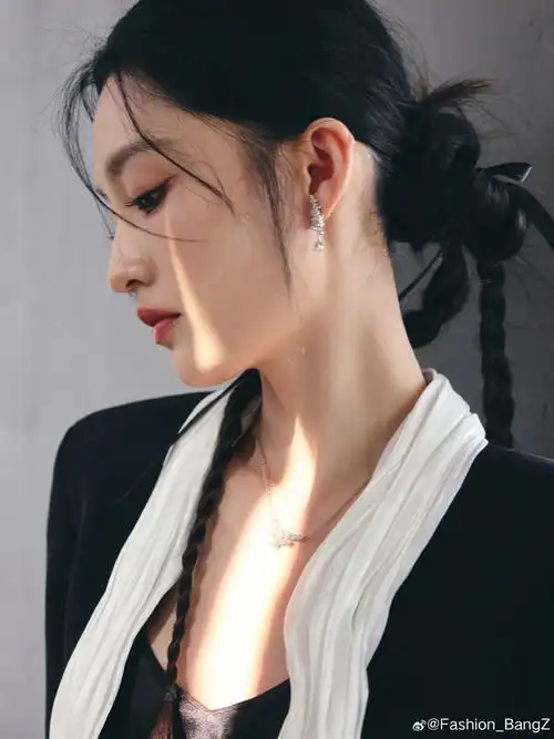 李沁暗夜千金妆##李沁丝带编发