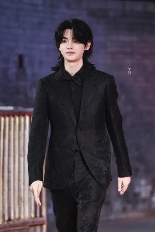 黄明昊长发狼尾##平遥国际电影展