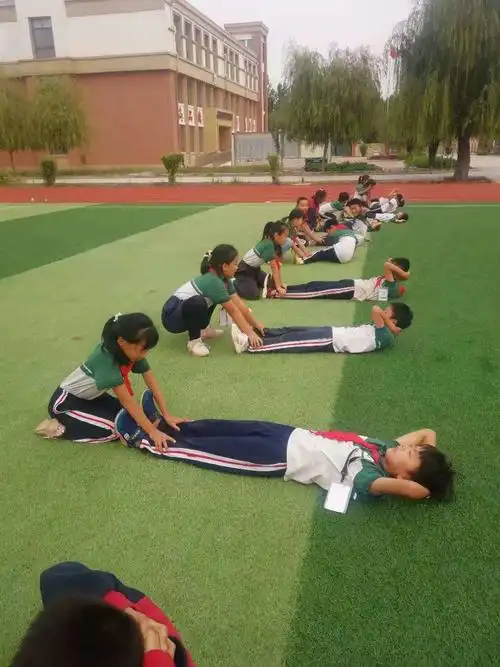 王猛小学体育课纪实