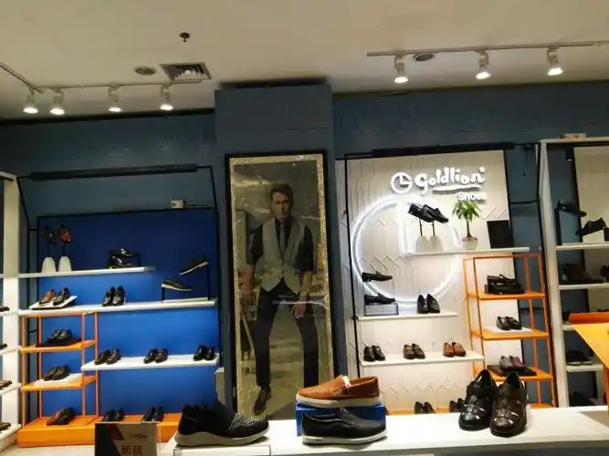 黔江佳惠华盛堂店一楼,金利来男鞋,盛情回馈新老顾客!