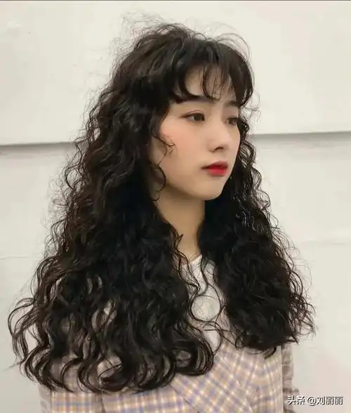 今年流行发型女图片2021直发(夏天发型女2022流行长发型)-天晟网