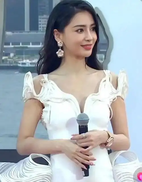 angelababy金像奖红毯宛如美神降临这是要在香港复出了吗