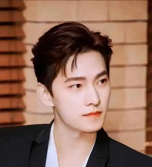 爆杨洋,王楚然已领"结婚证,"并非谣言,多条恋爱细节曝光!