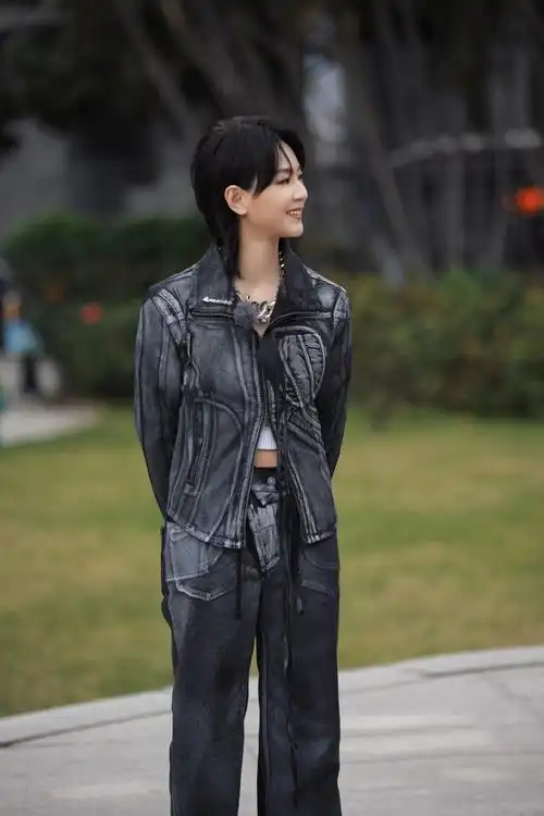 和老板@周笔畅一起唱响回忆,共同感受澳门的年轻与活力#周笔畅季风