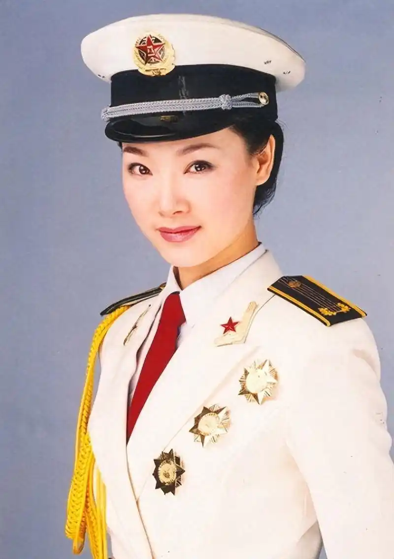 歌唱家吕薇:"青歌赛"获银奖,真实采访了解到她的婚姻状况