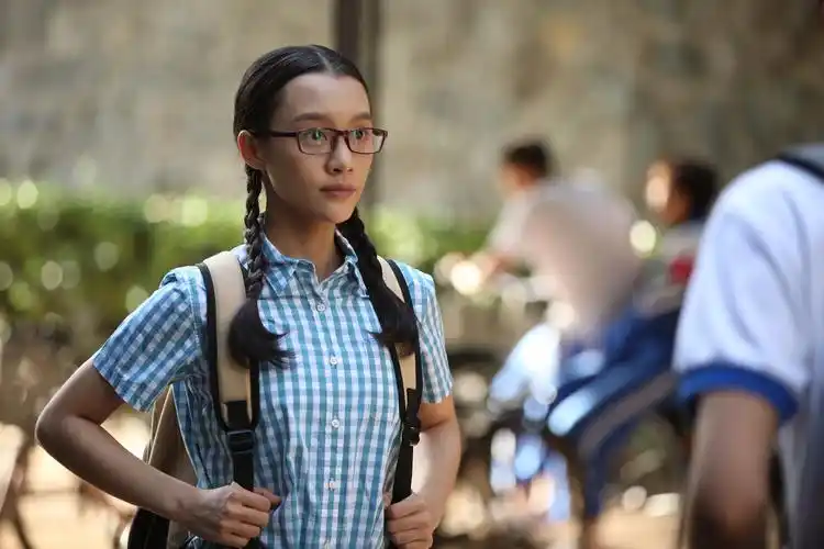 男神收割机袁百梓卉 《给我一个十八岁》清纯上线