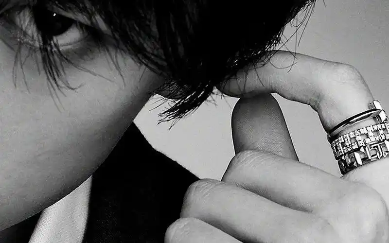 易烊千玺怼脸眼神杀大片