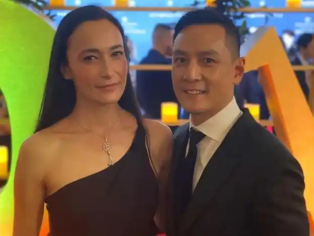 吴彦祖甜蜜喊话妻子:没有你,我活不下去!结婚14周年超浪漫