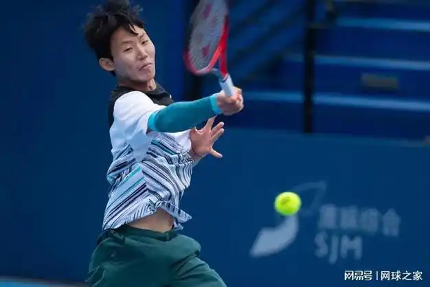 崔杰周意资格赛首轮即败北中国男网走向辉煌路还长