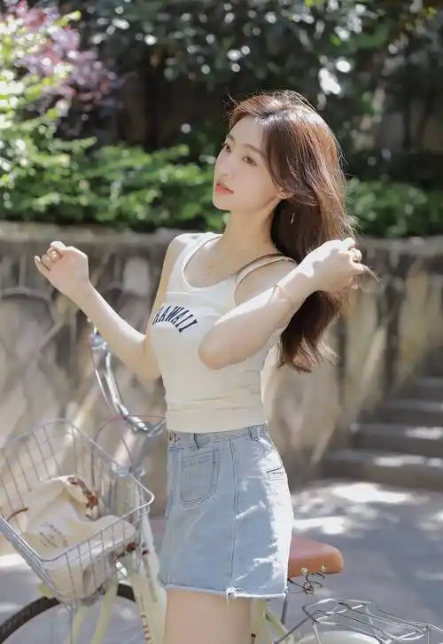 网红美女牛仔超短裤性感大长腿写真