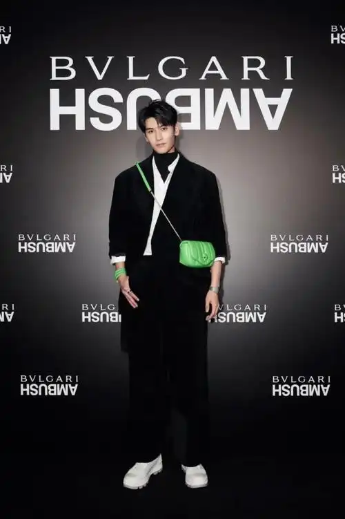 重庆籍演员22岁的重庆男演员黄俊捷身高一米八六