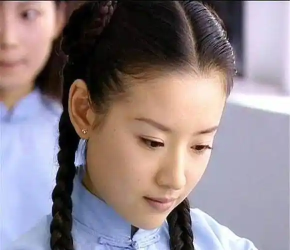 百合花般的冷清秋和母仪天下的富察氏,哪个才是董洁的巅峰期?