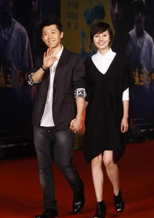 回顾夏雨结婚不邀请父亲婚后与母亲明算账妻子袁泉感到心疼