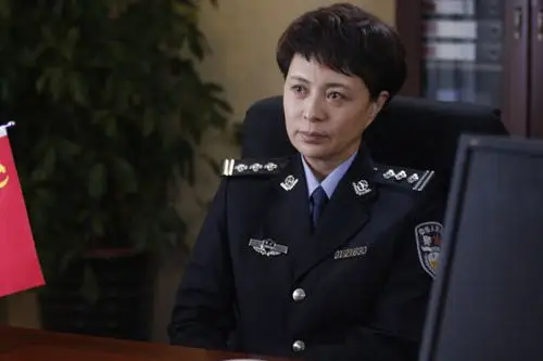 刘佳饰演现代版"福尔摩斯"