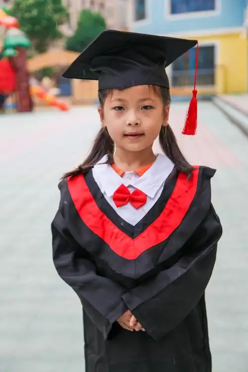 小金星斯麦尔幼儿园大班女生个人照