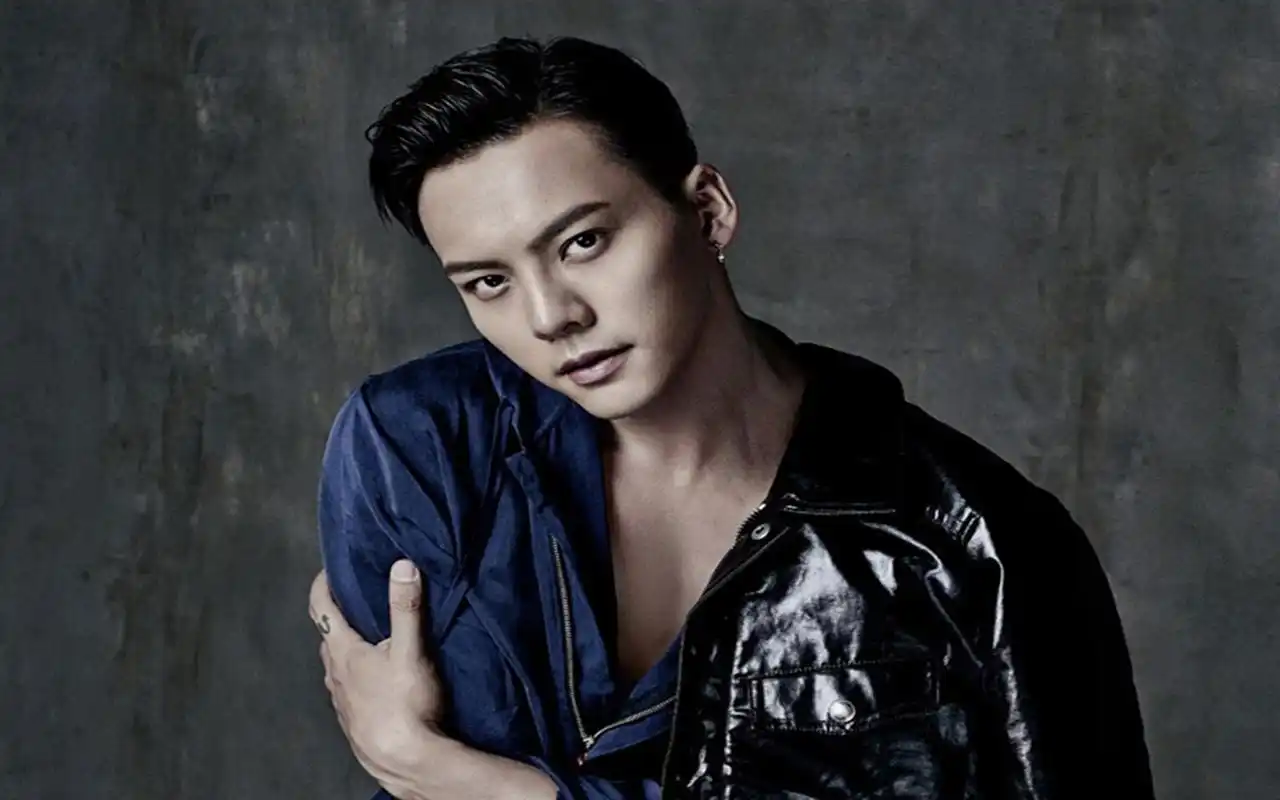 帅气型男陈伟霆时尚写真电脑桌面壁纸下载