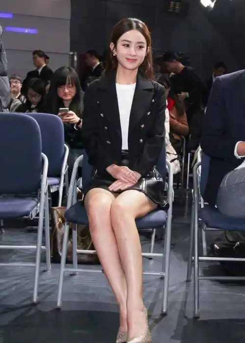 冯绍峰会在乎赵丽颖的时尚大片吗?