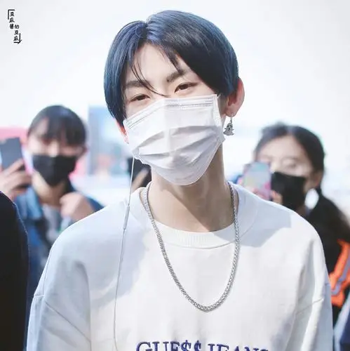 小鬼王琳凯 头像