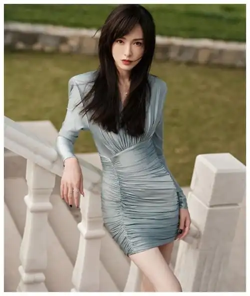 唐嫣|唐嫣身穿浅蓝色连衣裙大秀美腿!曼妙身材美得让人窒息