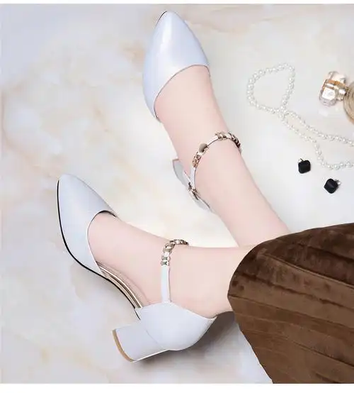 雅诗莱雅新款夏季女士韩版白色包头一字扣粗跟凉鞋百搭夏天中跟高跟鞋