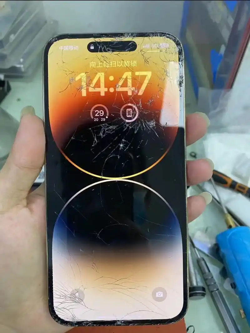 苹果14promax换外屏 爆屏修复.#苹果14proma - 抖音