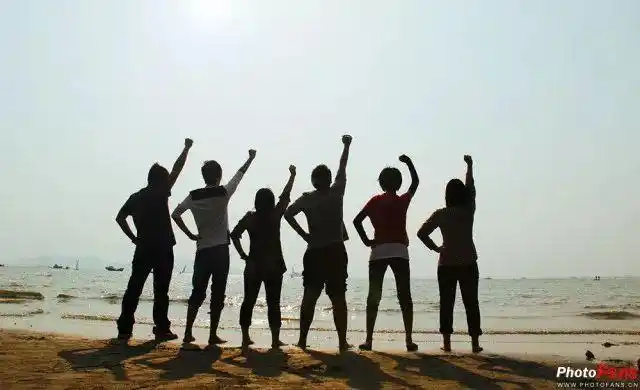 安利一波创意的集体照方法