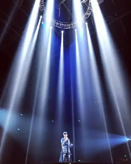抖音林俊杰演唱会洒下一束光动态壁纸分享