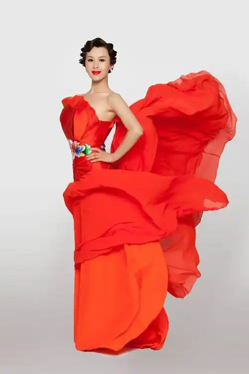 p data-id="gnwxjy7fnt">王雅洁,中国内地女歌手,空政文工团青年歌唱