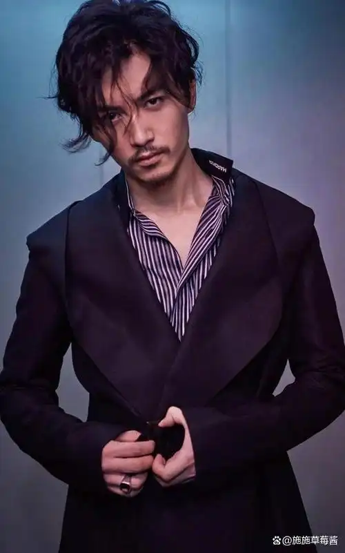 盘点那些留过胡子的男星,朱一龙略显沧桑,杨烁难以认出