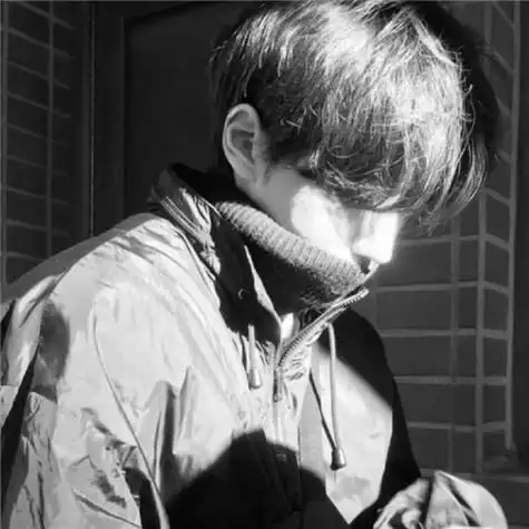 黑白男生头像孤独高冷高清照片