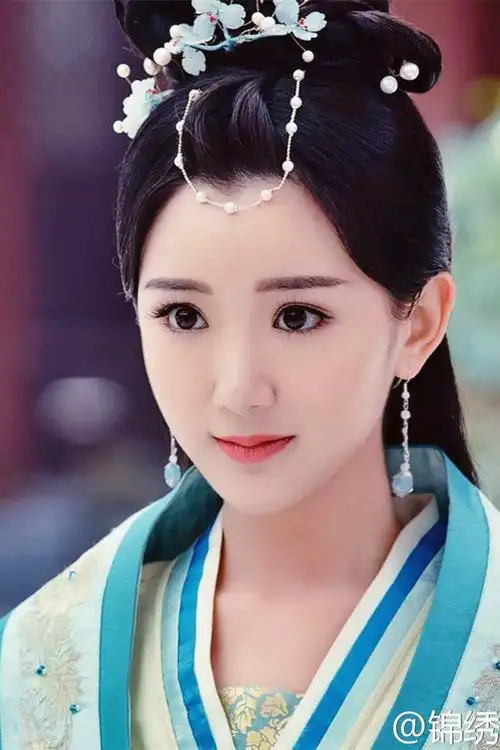 锦绣未央李常茹毛晓彤饰