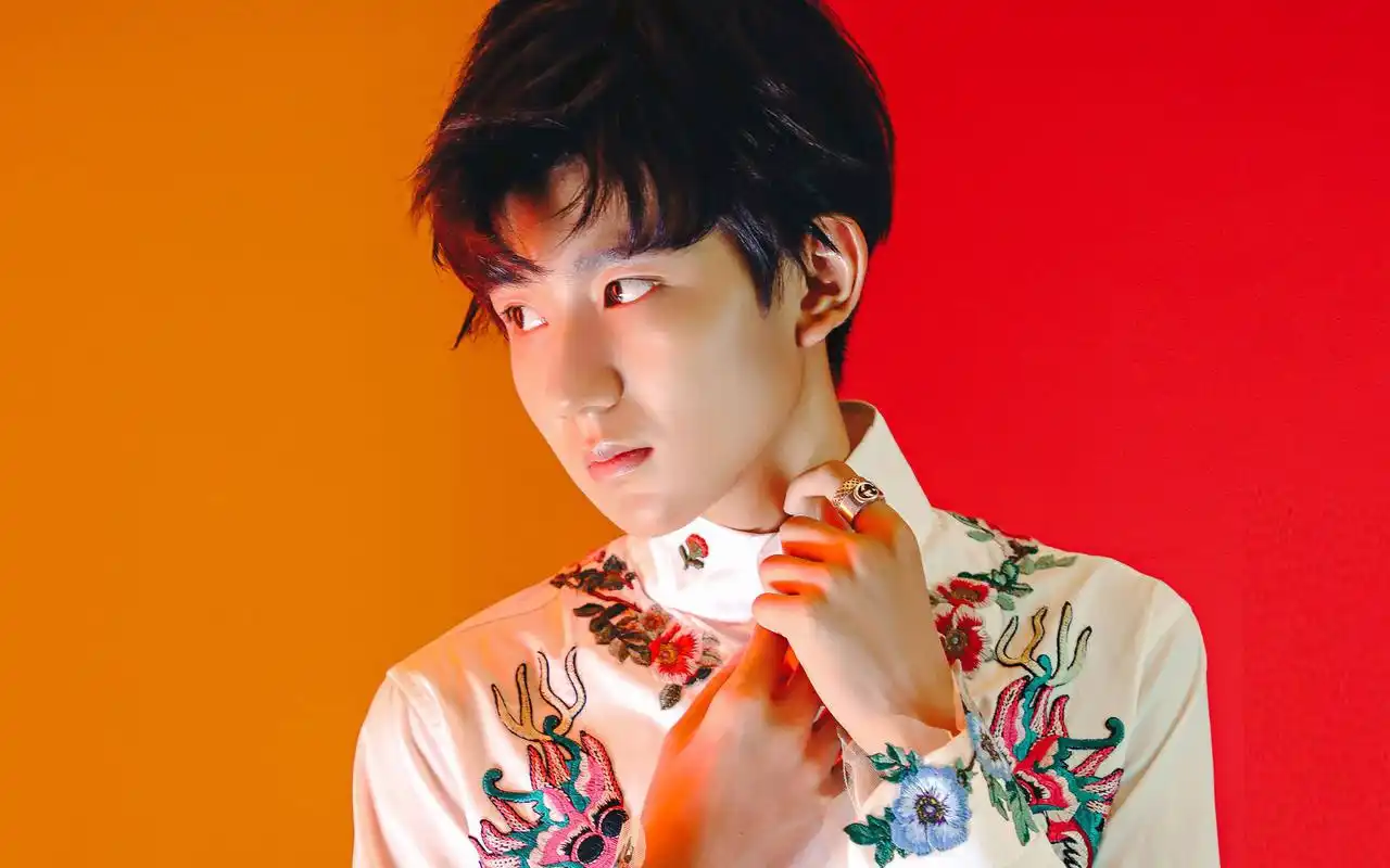 王源时尚杂志帅气写真高清桌面壁纸